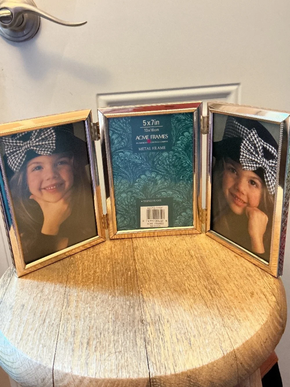 Vintage Goldtone (5x7) Trifold Hinged Metal Picture Photo Frame Tabletop